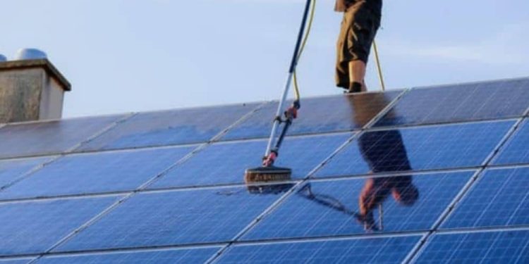 How Much Does Solar Panel Cleaning Cost? Factors to Consider