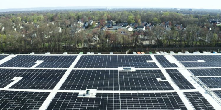 Community solar developer Dimension pledges to invest millions in solar workforce development