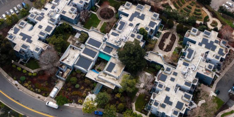 Sunrun installs solar system for 100-home affordable housing community in California