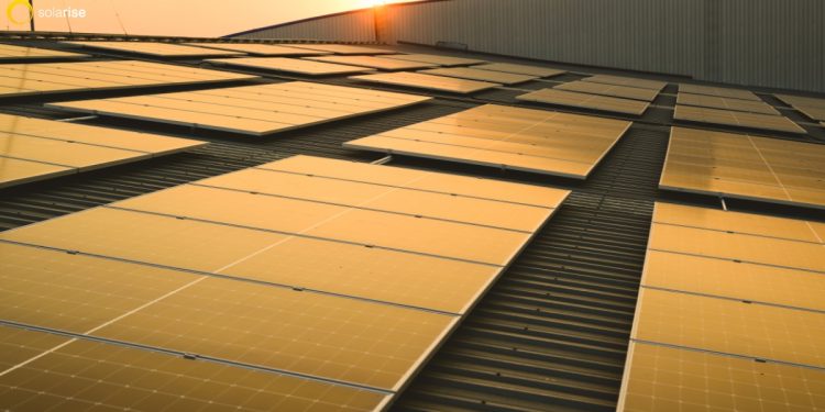 Exploring Solar Panel Mounting: Ground vs. Roof